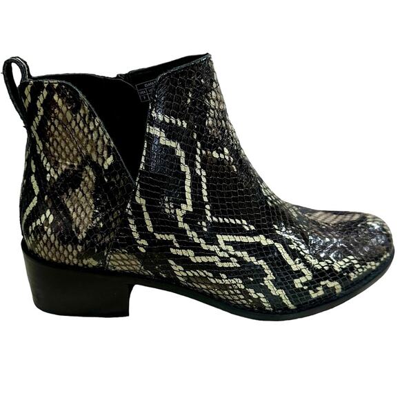 Vionic Clara Boa reptile crocodile leather print booties ankle boots size 7 - Picture 2 of 8